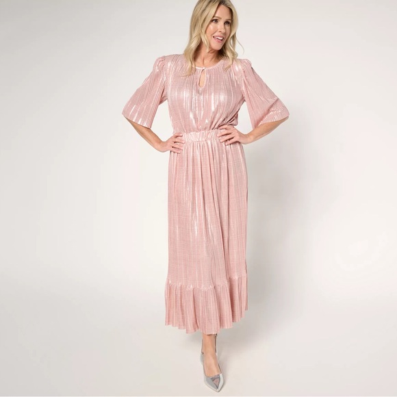 by stacy london Dresses & Skirts - NWT Stacy London Metallic Plisse Pleated Midi Dress Color Primerose
